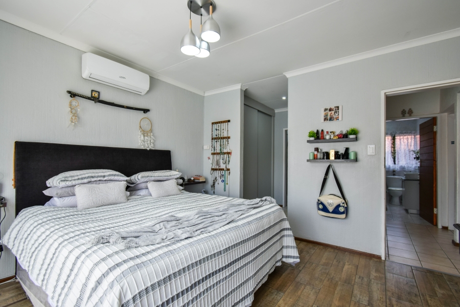 4 Bedroom Property for Sale in Garsfontein Gauteng