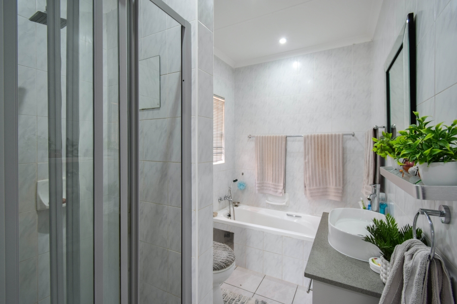 4 Bedroom Property for Sale in Garsfontein Gauteng