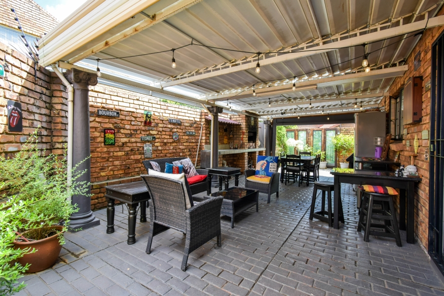 4 Bedroom Property for Sale in Garsfontein Gauteng