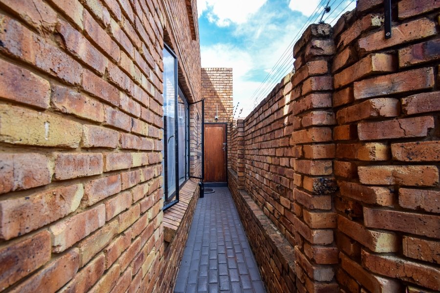 4 Bedroom Property for Sale in Garsfontein Gauteng