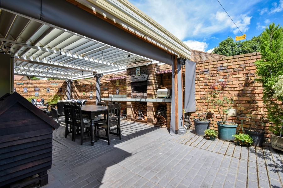 4 Bedroom Property for Sale in Garsfontein Gauteng