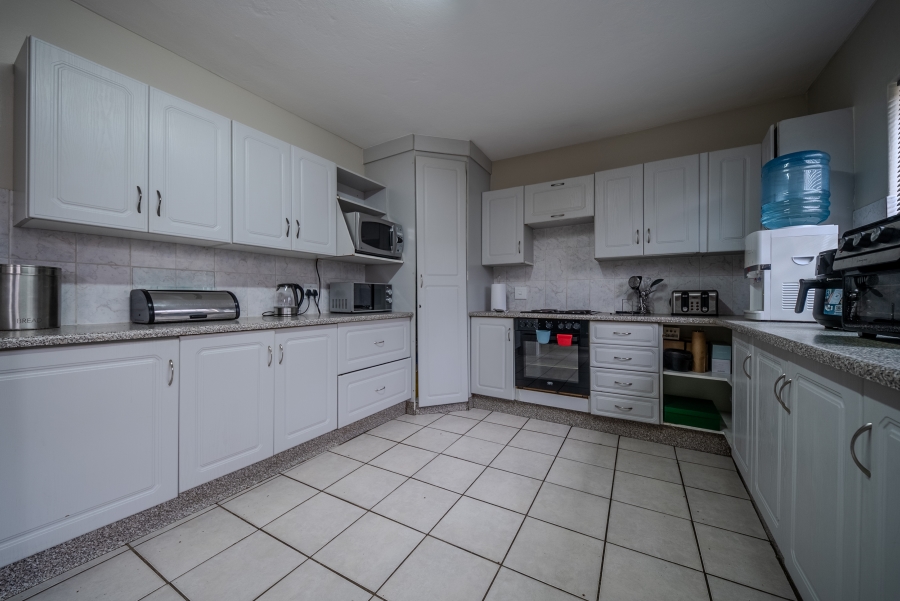 To Let 4 Bedroom Property for Rent in Moreleta Park Gauteng