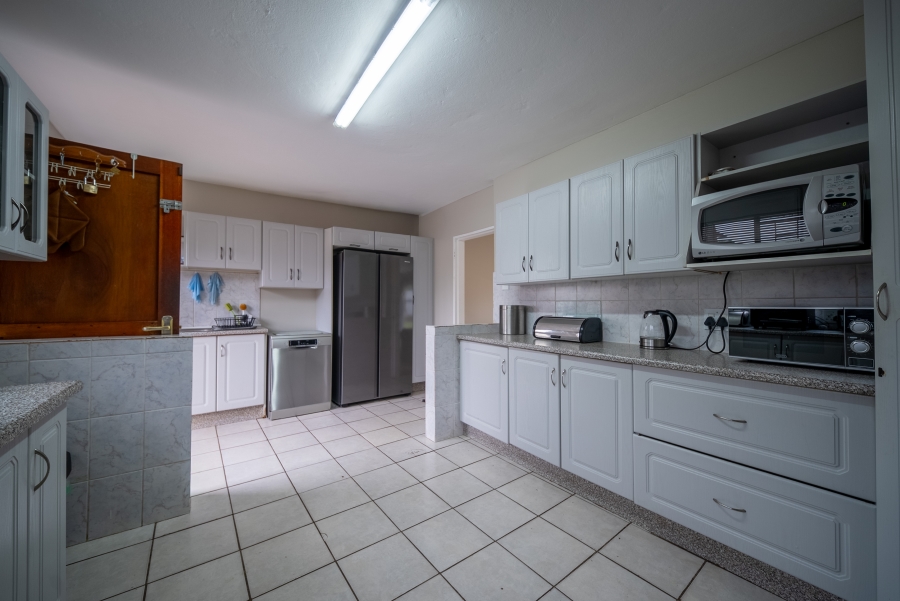 To Let 4 Bedroom Property for Rent in Moreleta Park Gauteng