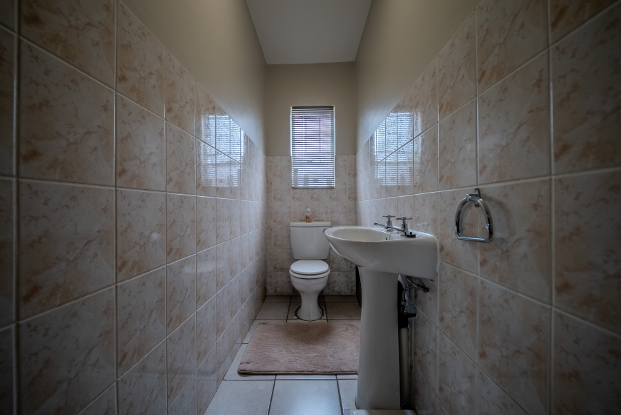 To Let 4 Bedroom Property for Rent in Moreleta Park Gauteng