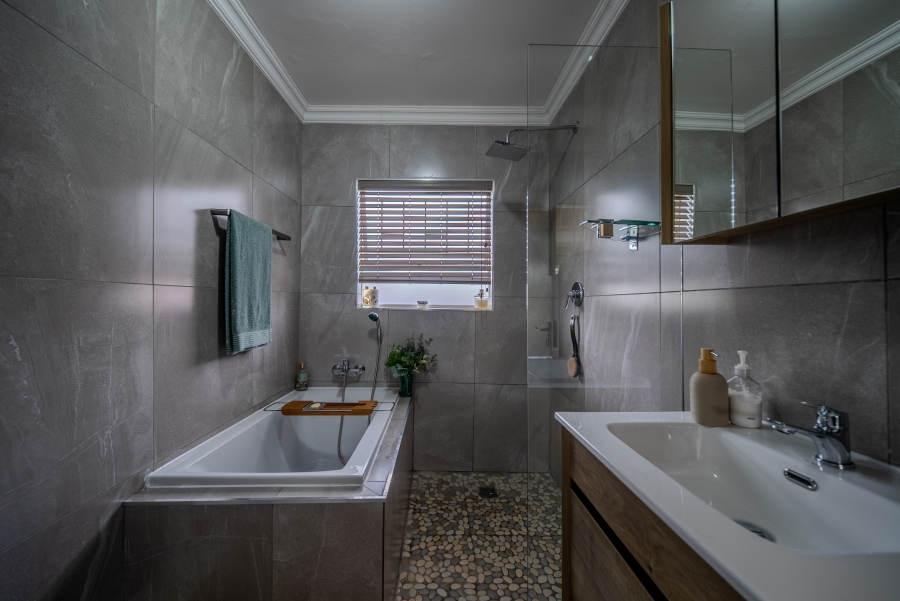 To Let 4 Bedroom Property for Rent in Moreleta Park Gauteng