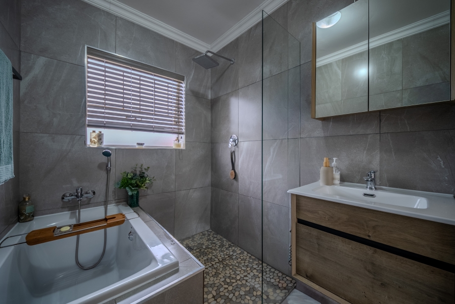 To Let 4 Bedroom Property for Rent in Moreleta Park Gauteng