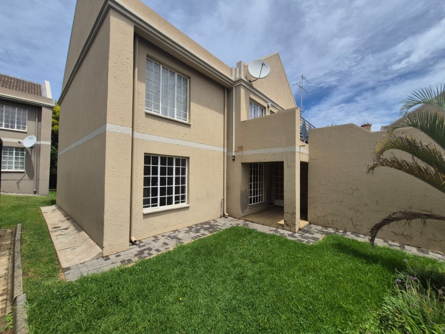 To Let 2 Bedroom Property for Rent in Erasmuskloof Gauteng