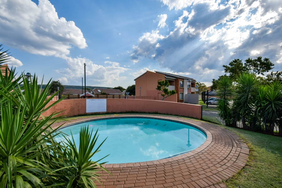 2 Bedroom Property for Sale in Montana Tuine Gauteng