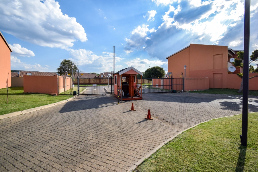 2 Bedroom Property for Sale in Montana Tuine Gauteng
