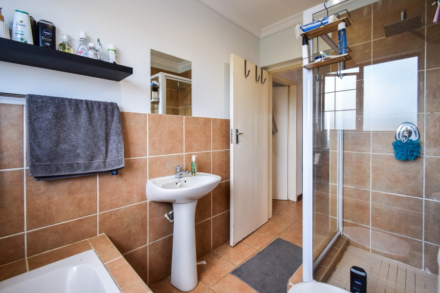 2 Bedroom Property for Sale in Montana Tuine Gauteng