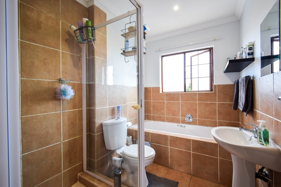 2 Bedroom Property for Sale in Montana Tuine Gauteng