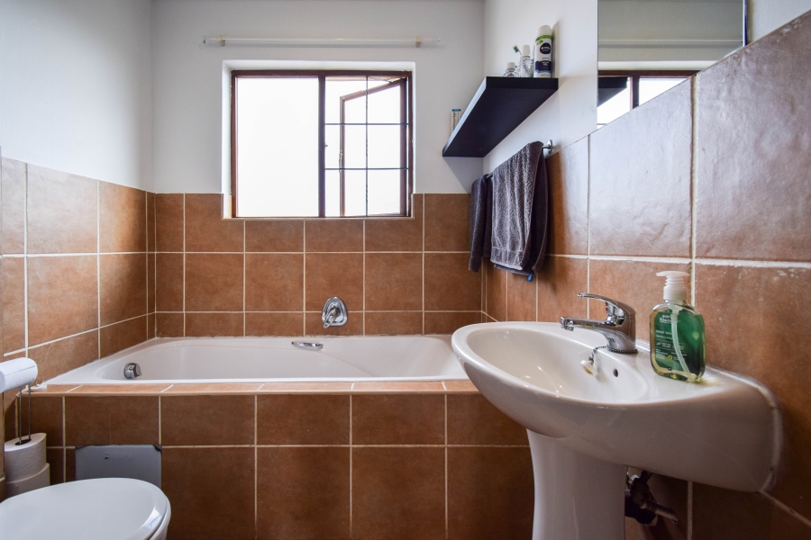 2 Bedroom Property for Sale in Montana Tuine Gauteng