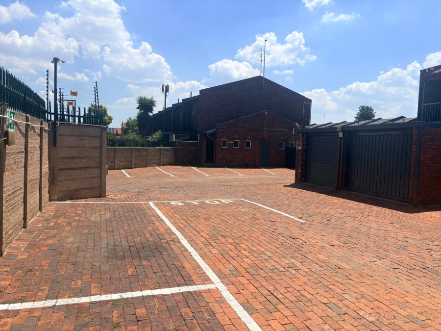 2 Bedroom Property for Sale in Dayanglen Gauteng