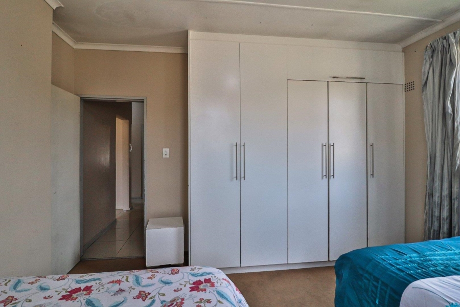 7 Bedroom Property for Sale in The Hill Gauteng