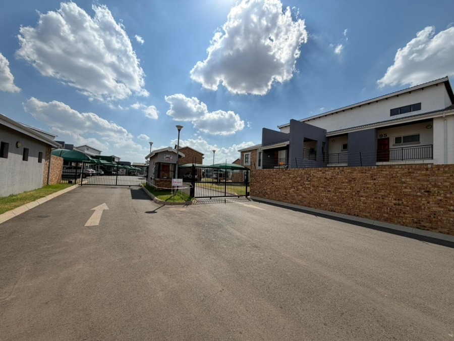 2 Bedroom Property for Sale in Protea Glen Gauteng