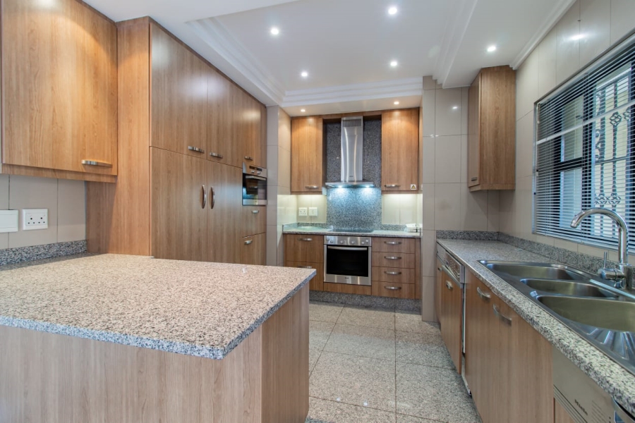 To Let 2 Bedroom Property for Rent in Bedfordview Gauteng