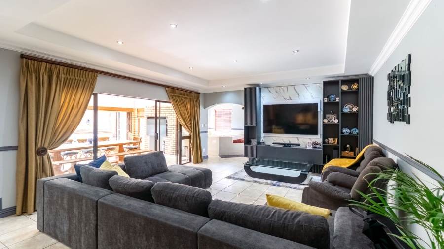 To Let 5 Bedroom Property for Rent in Meyersdal Gauteng