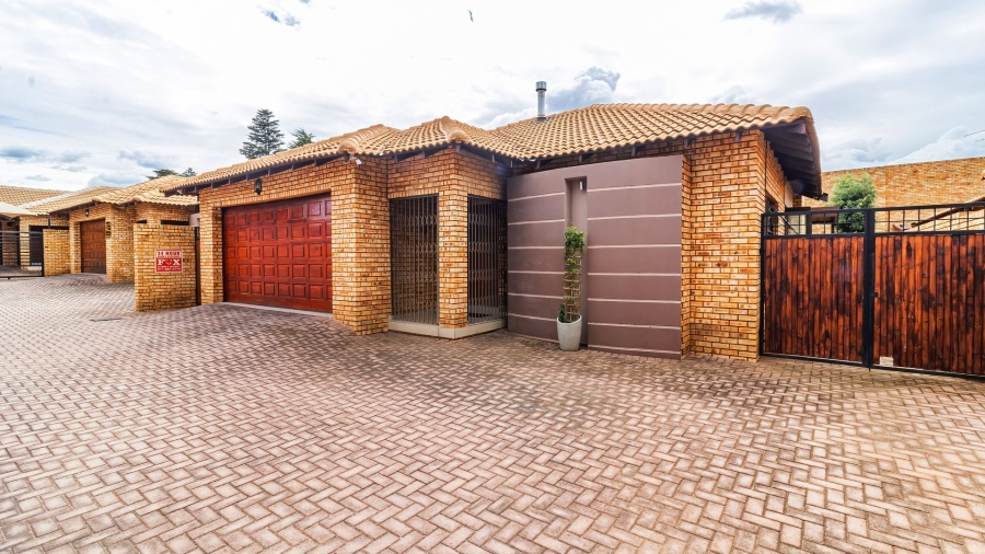 3 Bedroom Property for Sale in New Redruth Gauteng