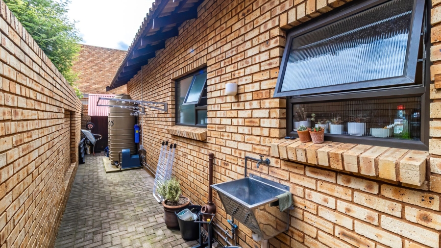 3 Bedroom Property for Sale in New Redruth Gauteng