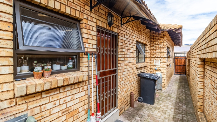 3 Bedroom Property for Sale in New Redruth Gauteng