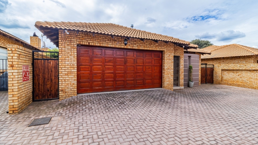 3 Bedroom Property for Sale in New Redruth Gauteng