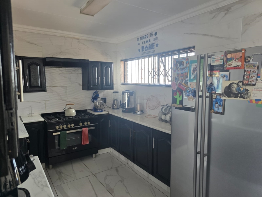 4 Bedroom Property for Sale in Bassonia Gauteng