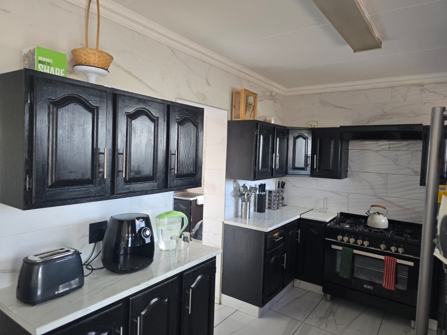 4 Bedroom Property for Sale in Bassonia Gauteng