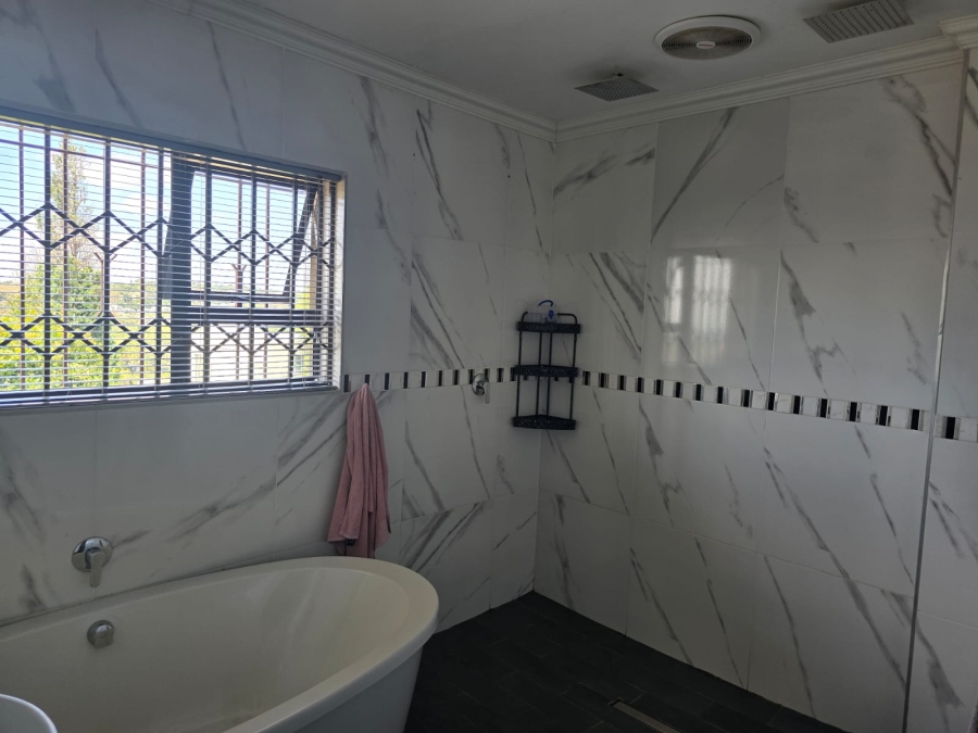 4 Bedroom Property for Sale in Bassonia Gauteng