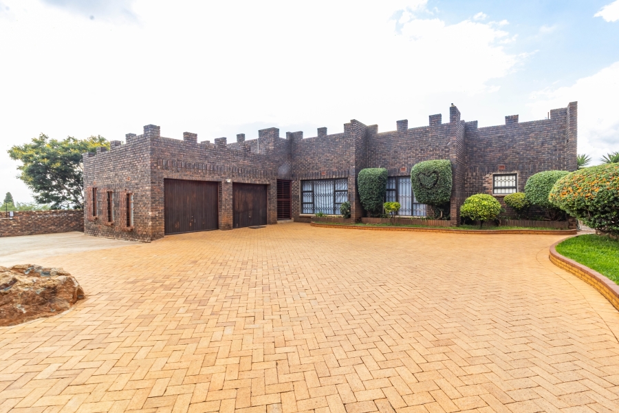 4 Bedroom Property for Sale in Bassonia Gauteng