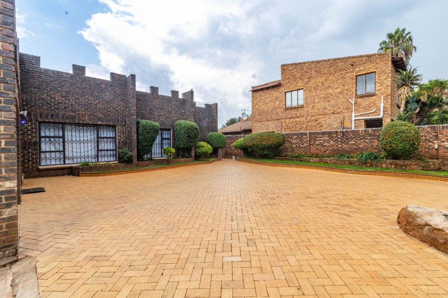 4 Bedroom Property for Sale in Bassonia Gauteng