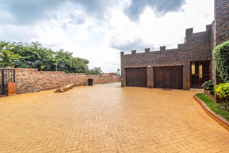 4 Bedroom Property for Sale in Bassonia Gauteng