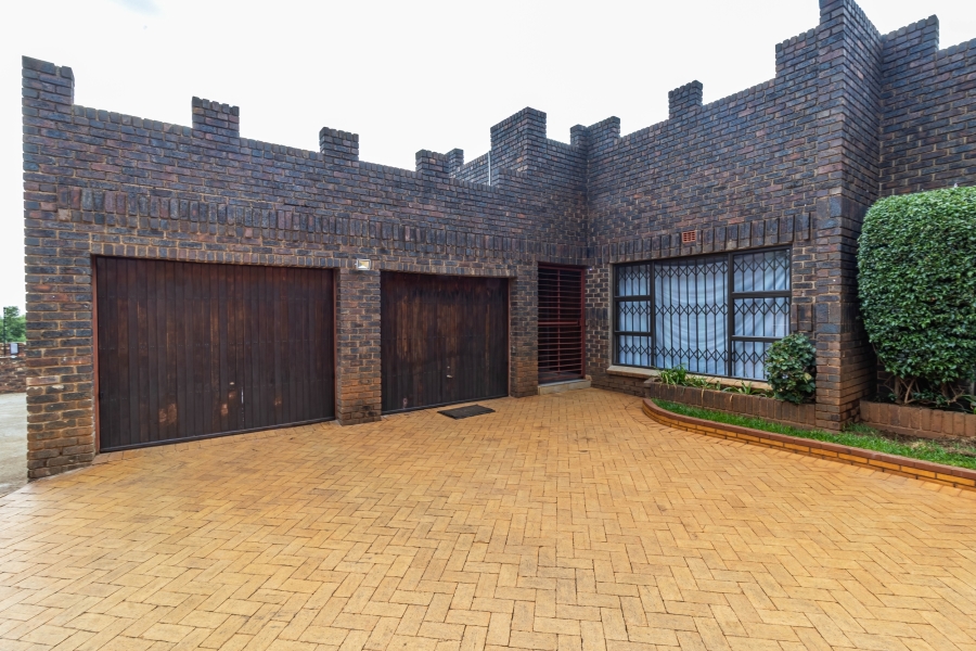 4 Bedroom Property for Sale in Bassonia Gauteng