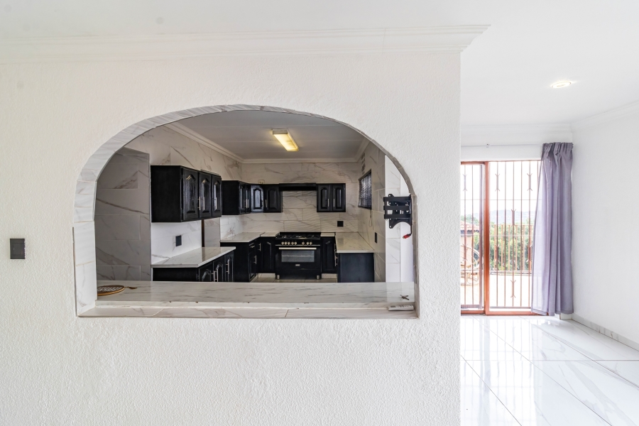 4 Bedroom Property for Sale in Bassonia Gauteng