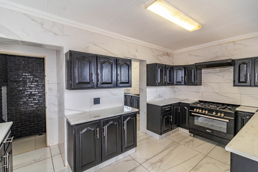 4 Bedroom Property for Sale in Bassonia Gauteng