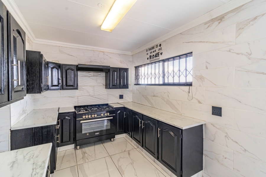 4 Bedroom Property for Sale in Bassonia Gauteng