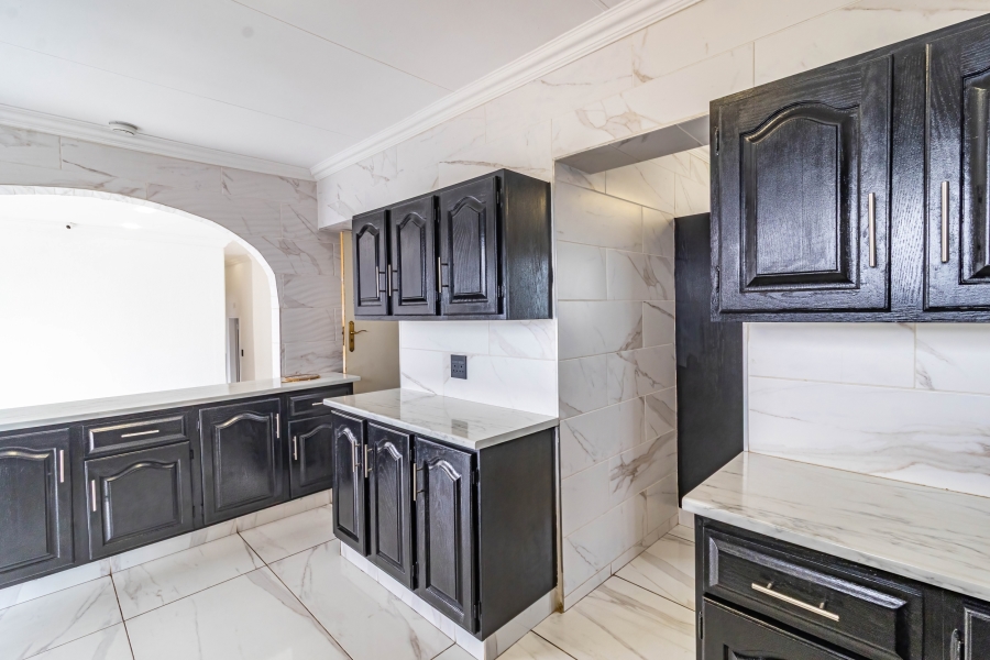 4 Bedroom Property for Sale in Bassonia Gauteng