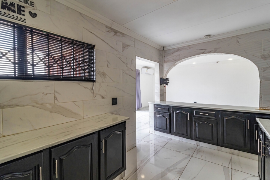 4 Bedroom Property for Sale in Bassonia Gauteng