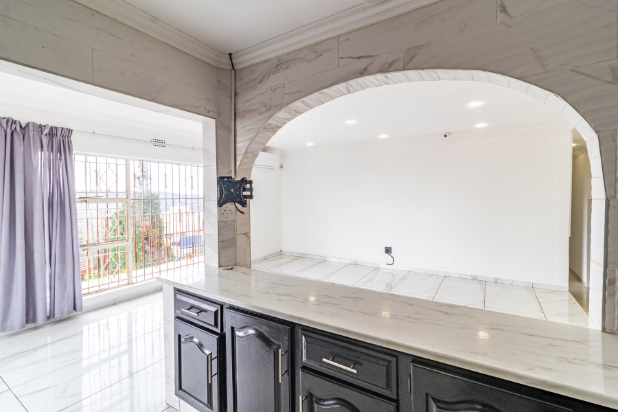 4 Bedroom Property for Sale in Bassonia Gauteng