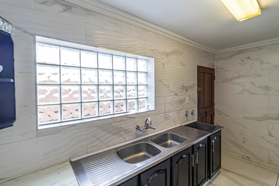 4 Bedroom Property for Sale in Bassonia Gauteng