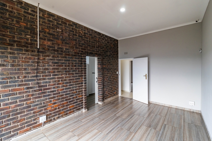 4 Bedroom Property for Sale in Bassonia Gauteng