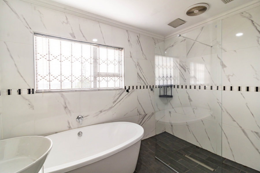 4 Bedroom Property for Sale in Bassonia Gauteng