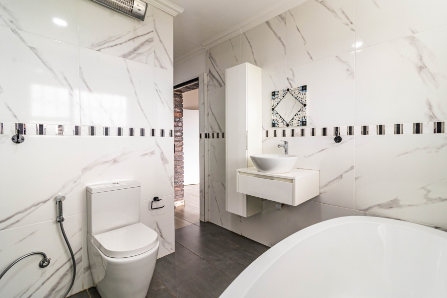 4 Bedroom Property for Sale in Bassonia Gauteng