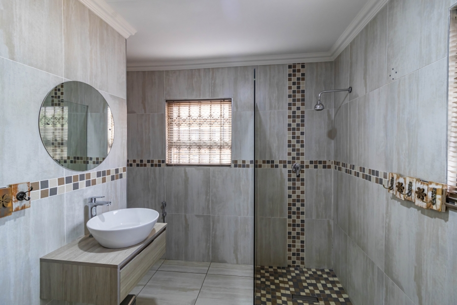 4 Bedroom Property for Sale in Bassonia Gauteng