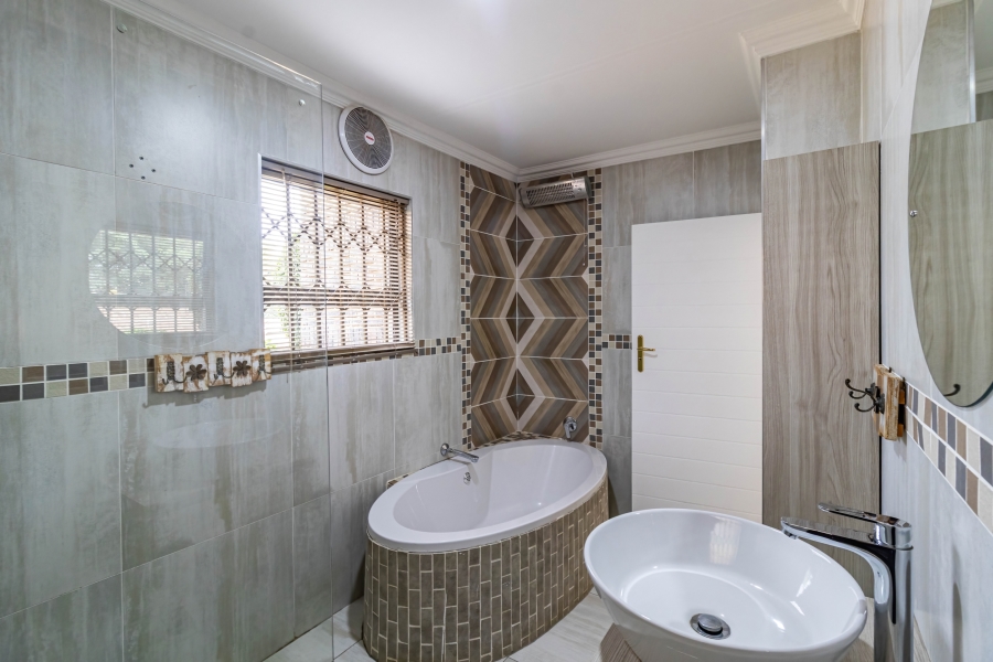 4 Bedroom Property for Sale in Bassonia Gauteng