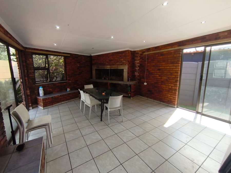 5 Bedroom Property for Sale in Randhart Gauteng