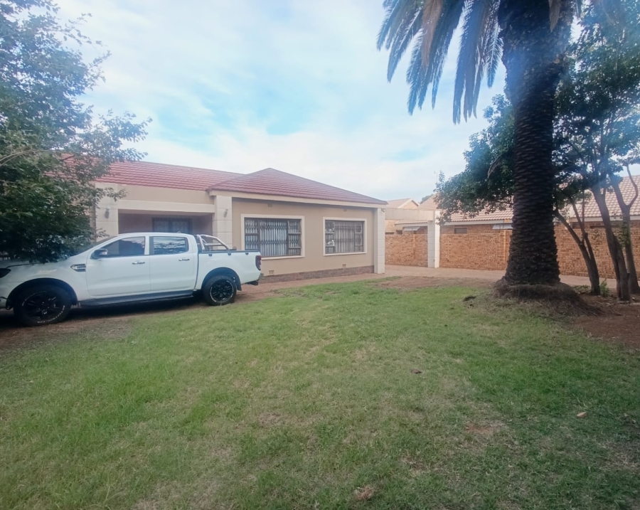 4 Bedroom Property for Sale in New Redruth Gauteng