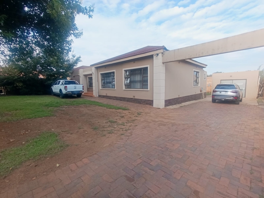 4 Bedroom Property for Sale in New Redruth Gauteng
