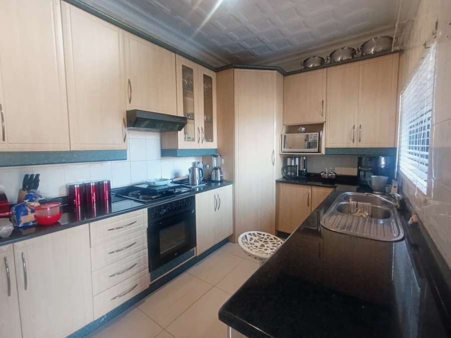 4 Bedroom Property for Sale in New Redruth Gauteng