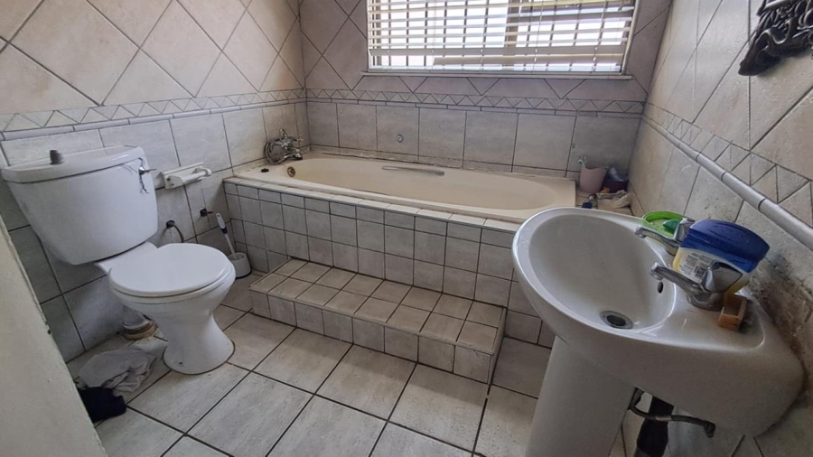 4 Bedroom Property for Sale in New Redruth Gauteng