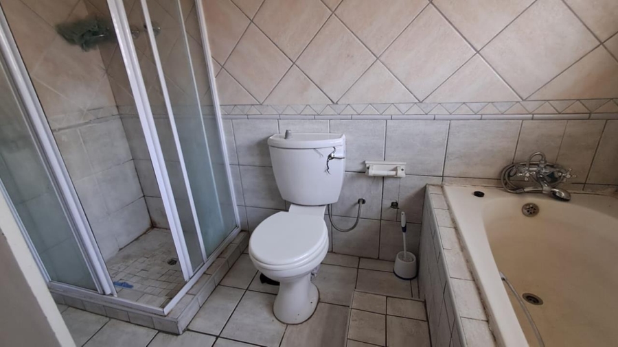 4 Bedroom Property for Sale in New Redruth Gauteng